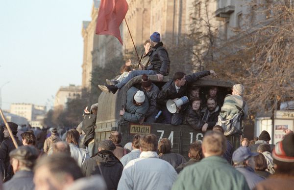 Tanks on Moscow’s Streets During October 1993 Revolt  - Sputnik International