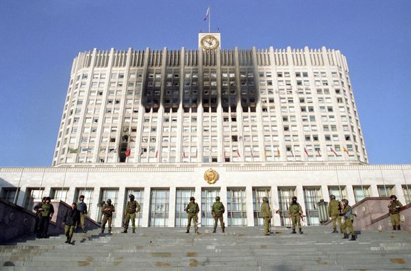 Tanks on Moscow’s Streets During October 1993 Revolt  - Sputnik International