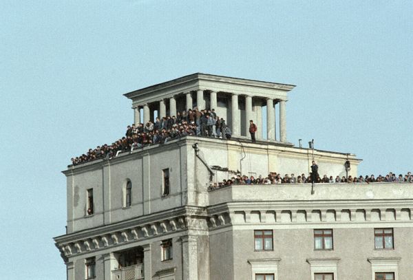 Tanks on Moscow’s Streets During October 1993 Revolt  - Sputnik International