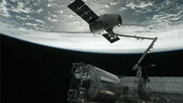 Commercial Space Freighter Docks with Orbital Station Commercial Space Freighter Docks with Orbital Station - Sputnik International