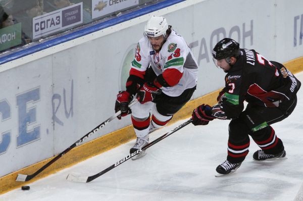 KHL: Avangard Beats Traktor to Lead the East         - Sputnik International