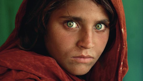 Steve McCurry (B. 1950). Afghan Girl - Sputnik International