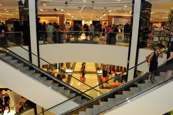 The hottest “nerds” in the Washington area put their calculators away to strut their stuff on the catwalk as models in Microsoft’s third annual “Geek 2 Chic” fashion show held at Bloomingdale’s - Sputnik International