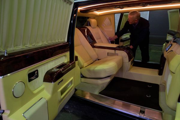 New ZIL Limousines Ready to Hit the Road New ZIL Limousines Ready to Hit the Road - Sputnik International