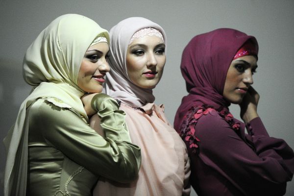 Grozny Fashion: Traditional Style and Vivid Garments - Sputnik International