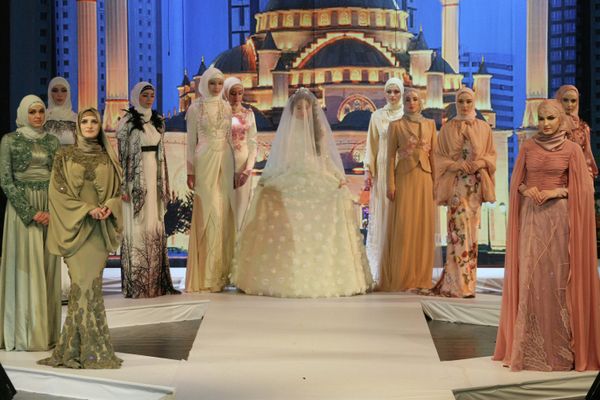 Grozny Fashion: Traditional Style and Vivid Garments - Sputnik International