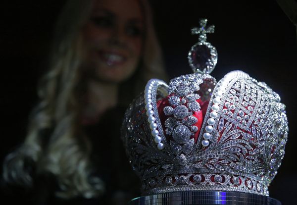 Jewelers Duplicate Russian Imperial Crown Jewelers Duplicate Russian Imperial Crown - Sputnik International