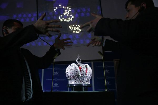 Jewelers Duplicate Russian Imperial Crown Jewelers Duplicate Russian Imperial Crown - Sputnik International