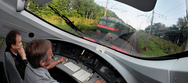 The Moscow-Kazan high-speed rail project is worth 1 trillion rubles ($27 billion), with around 380 billion rubles ($10.2 billion) in government funding. - Sputnik International