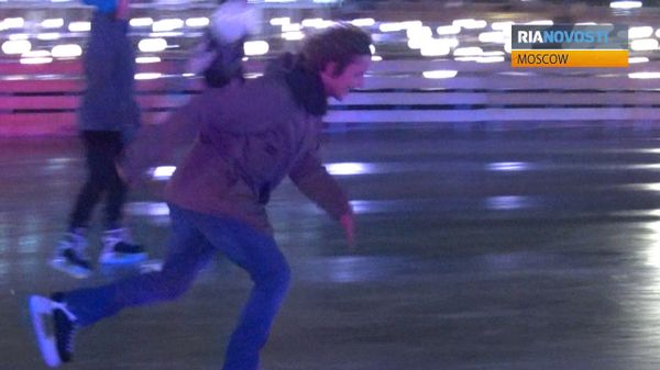 Europe’s Largest Ice Rink Opens in Moscow’s Gorky Park - Sputnik International