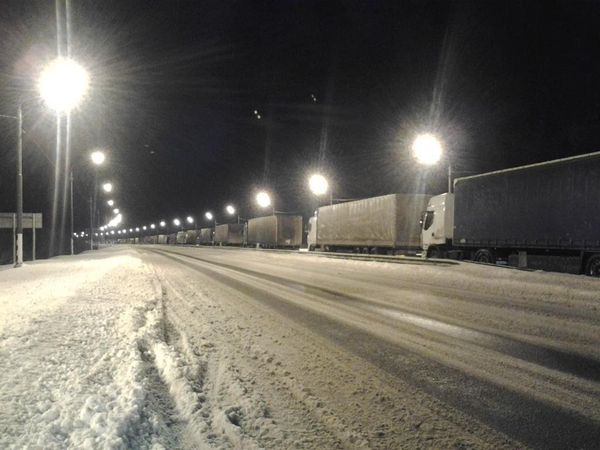Huge Traffic Jam Persists on Moscow-St. Pete Highway         - Sputnik International