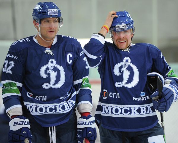 Dynamo Moscow's Alex Ovechkin and Leo Komarov - Sputnik International