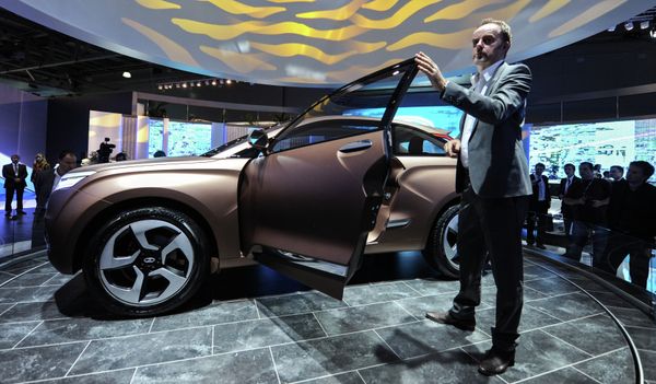 British automotive designer Steve Mattin with his creation, the XRay. British automotive designer Steve Mattin with his creation, the XRay. - Sputnik International