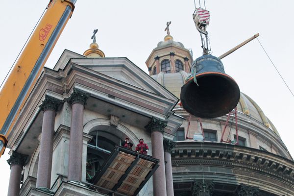 St. Petersburg Cathedral Gets Largest Bell Back St. Petersburg Cathedral Gets Largest Bell Back - Sputnik International