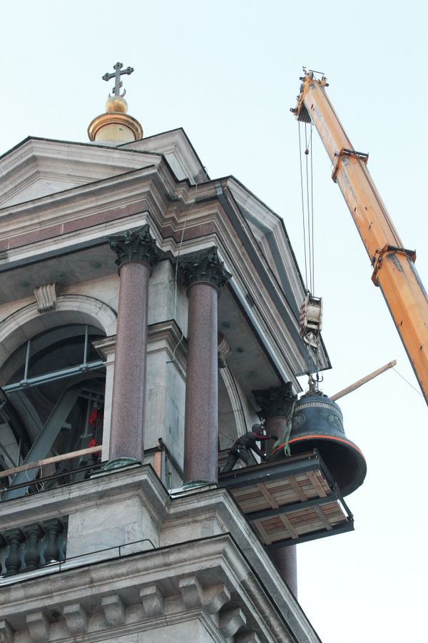 St. Petersburg Cathedral Gets Largest Bell Back St. Petersburg Cathedral Gets Largest Bell Back - Sputnik International