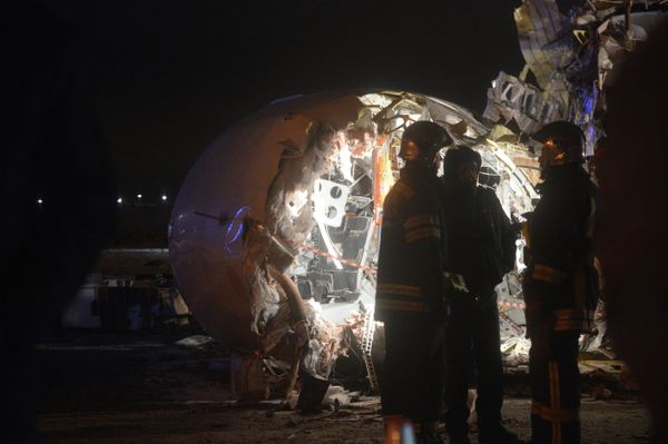 Plane Overshoots Moscow Airport Runway, Catches Fire - Sputnik International
