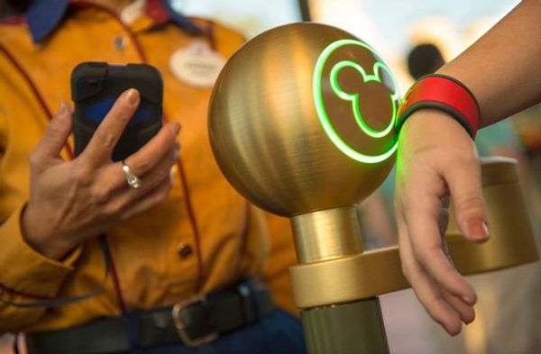 Disney’s New Wristband May Eliminate Long Lines - Sputnik International