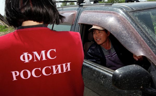 Migrant Workers Call on Putin For Amnesty - Izvestia - Sputnik International