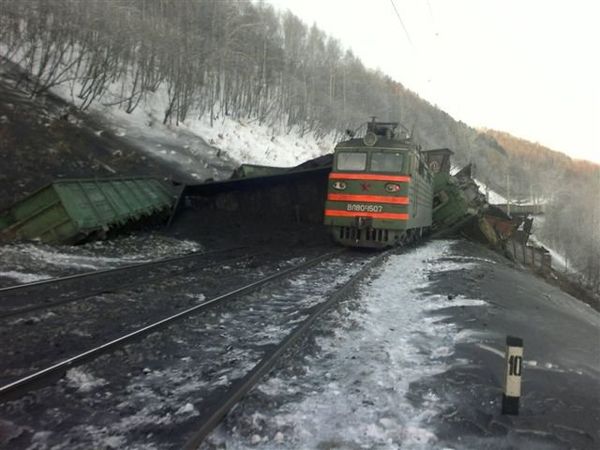 Over 20 carriages of a freight train, loaded with coal, derailed early on Saturday on the Trans-Siberian Railway  - Sputnik International
