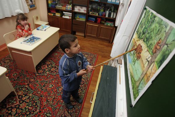 State TV Tips Russian Opinion Against US Adoptions – Experts - Sputnik International