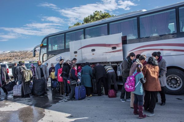 Moscow Sends 2 Planes to Evacuate Russians from Syria - Sputnik International