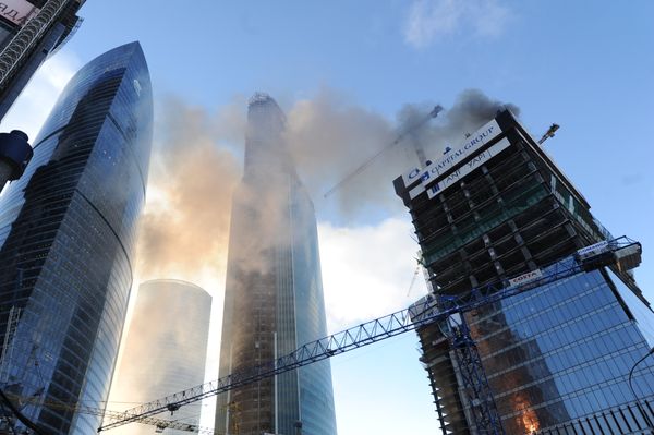 Skyscraper Catches Fire in Moscow - Sputnik International