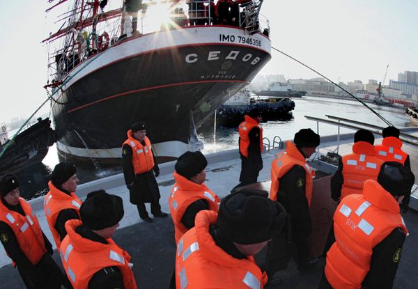 Sedov docks in Vladivostok during its round-the-world tour - Sputnik International