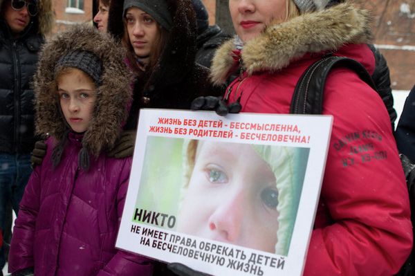 Half of Russians Favor Dima Yakovlev Law, 30% Oppose - Sputnik International