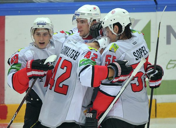 Sibir Seals Playoff Berth With Metallurg Thrashing - Sputnik International