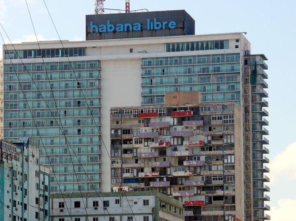 ‘Spiderman’ Scales Iconic Cuban Hotel - Sputnik International