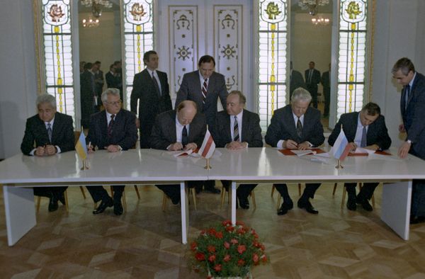 The leaders of Russia, Belarus and Ukraine met in the Belovezhskaya Pushcha Natural Reserve in Belarus in 1991 and signed an agreement, thus founding the CIS - Sputnik International