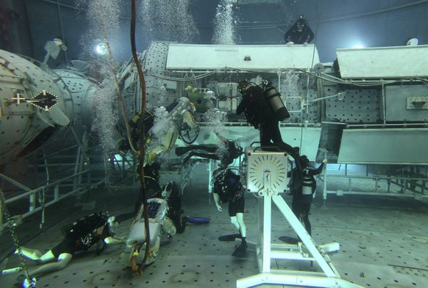 Astronauts Train at the Star City’s Hydro Laboratory - Sputnik International