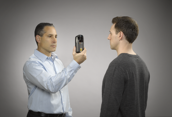 The US Defense Department has tapped AOptix to design products that can detect the identity of a person using a smartphone camera - Sputnik International