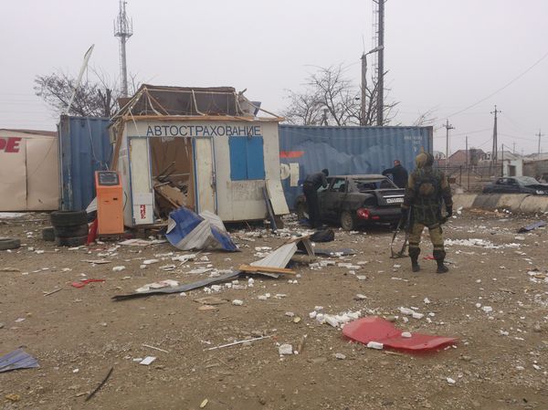 The aftermath of a suicide car bombing at a police checkpoint in Khasavyurt - Sputnik International
