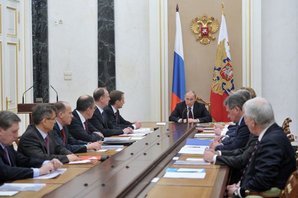 Vladimir Putin met with the Russian Security Council on Friday to present the country’s new foreign policy concept - Sputnik International
