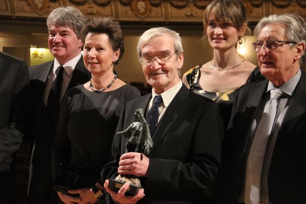 Soviet Officer Awarded Prize for Preventing Nuclear War - Sputnik International
