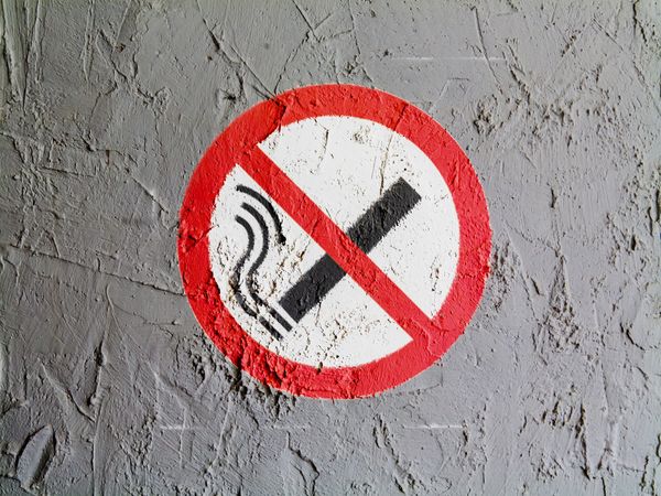 US Woman Hits Cop to Quit Smoking - Sputnik International