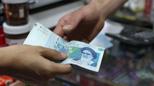 20000 rial banknote bearing a portrait of Iran's late founder of islamic Republic Ayatollah Ruhollah Khomeini - Sputnik International