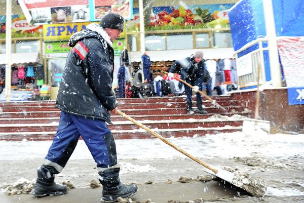 Moscow Hit by Snowstorm on the First Spring Day - Sputnik International