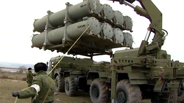 Russian Soldiers Deploy Accurate Coastal Missile System - Sputnik International