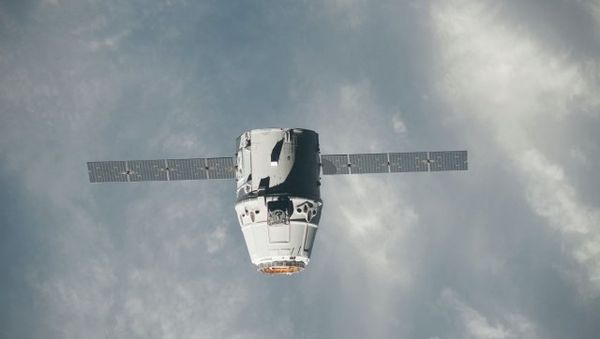 SpaceX Dragon Capsule Docks at Space Station - Sputnik International
