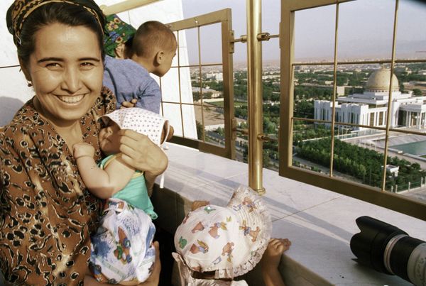 Turkmen Women to Get $14 Women's Day Gift - Sputnik International