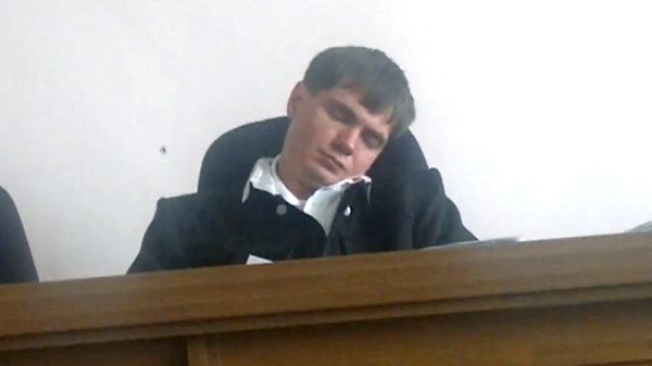 Russian Sleeping Judge Verdict Annulled - Sputnik International