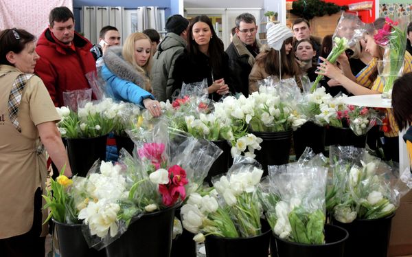The Rush at Russian Flower Shops Ahead of Women’s Day The Rush at Russian Flower Shops Ahead of Women’s Day - Sputnik International