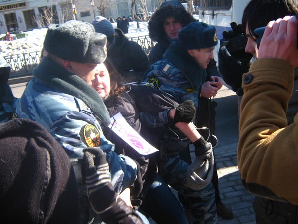 Moscow Police Make Arrests After Feminist Protest - Sputnik International