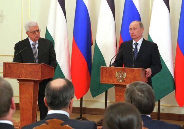 Palestinian President Mahmoud Abbas with Russian President Vladimir Putin - Sputnik International