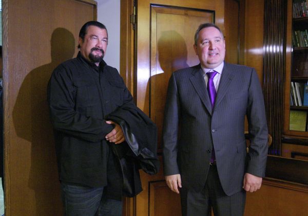 Steven Seagal and Dmitry Rogozin - Sputnik International