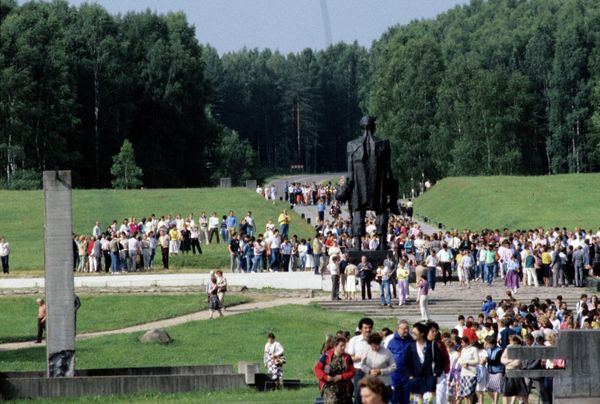 Khatyn: Symbol of National Memory Khatyn: Symbol of National Memory - Sputnik International