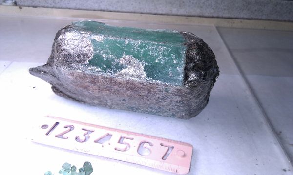 5,000-Carat High-Quality Emerald Found in Russia - Sputnik International