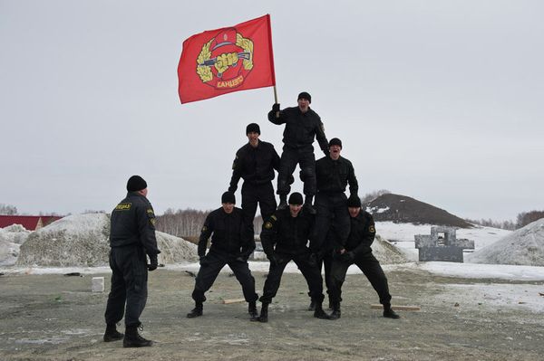 Special Police Forces Show Off in the Snow - Sputnik International